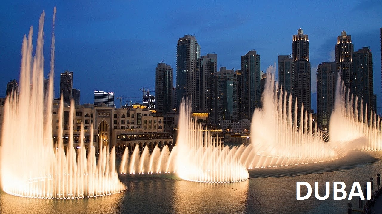 Dubai fountains by Tripjohn