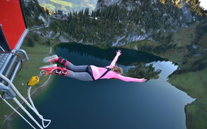 Bungee Jumping in Dubai - TripJohn